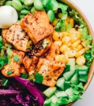 Chicken bowl with corn, greens and red cabbage